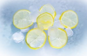 ice cubes with lemons